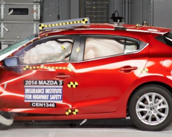 Краш-тест автомобиля Mazda 3