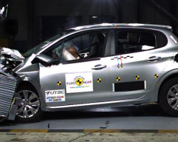 Краш-тест автомобиля Peugeot 208